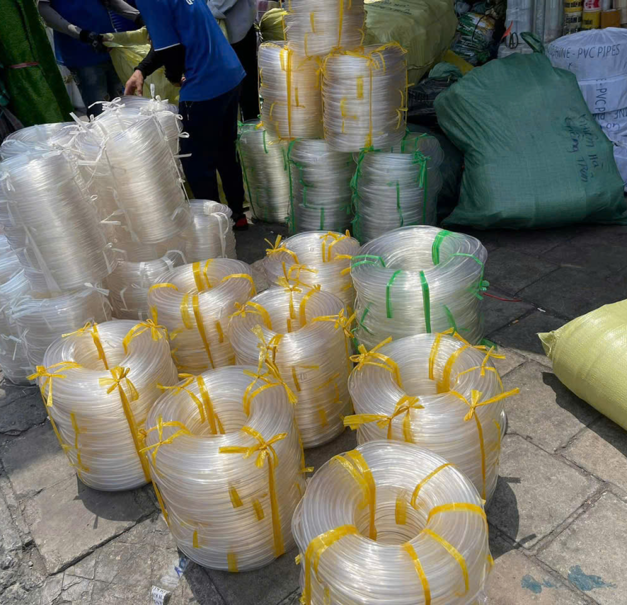 ỐNG NƯỚC TRẮNG