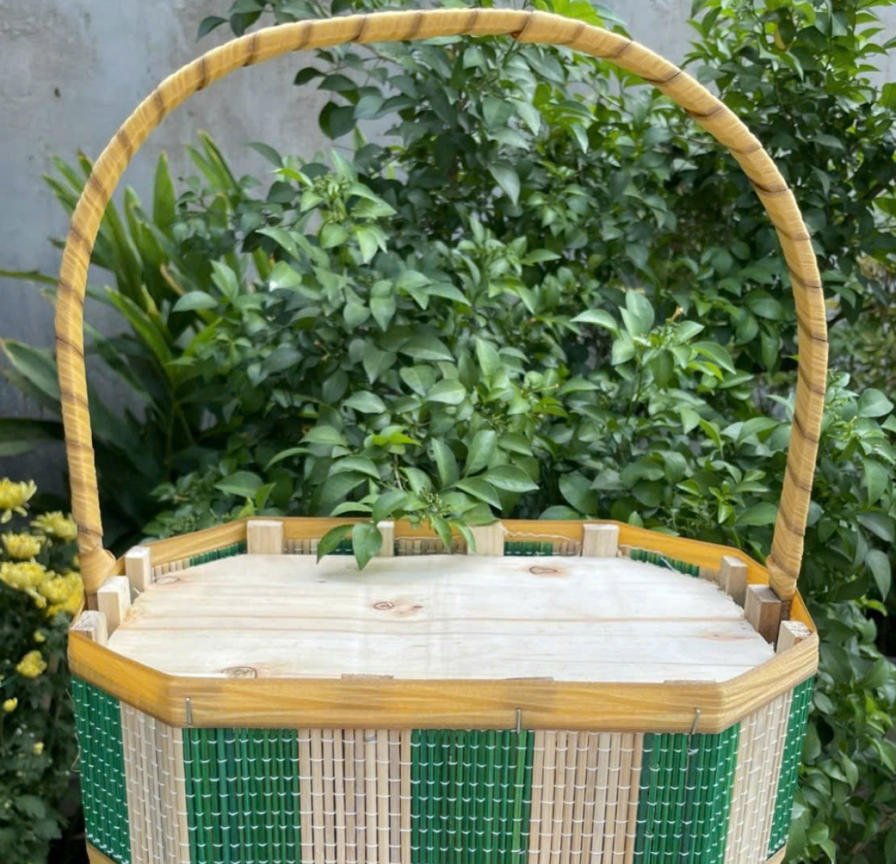 GIỎ HOA MÂY TRE
