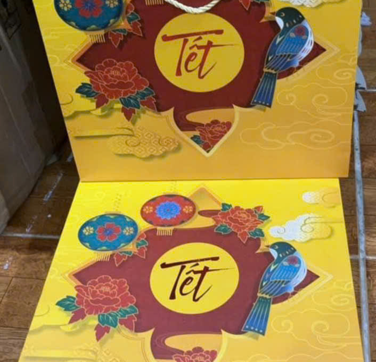 HỘP BÁNH TRUNG THU MÀU VÀNG